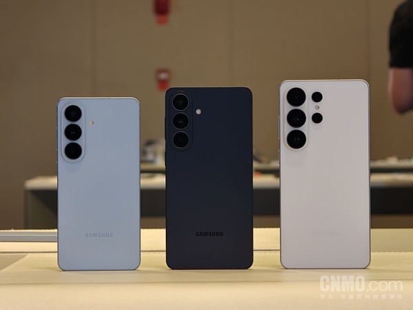 三星Galaxy S26系列上手 硬件级防窥屏幕创造全新体验