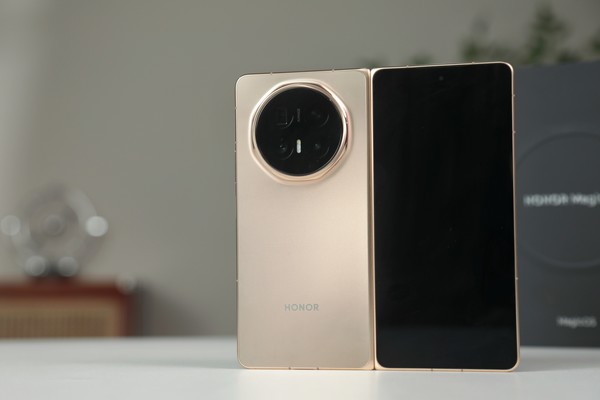 荣耀Magic V6体验：折叠屏体验全维进化