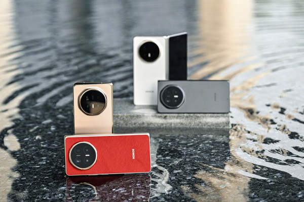 荣耀Magic V6折叠屏手机发布 机身仅4.0mm 8999元起