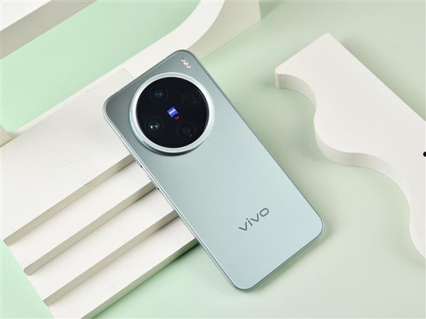 vivo X200 Pro mini上手：潜望+5700mAh同档罕见 坐实最强小屏旗舰  第2张