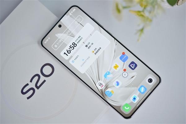 185g机身塞下6500mAh大电池！vivo S20图赏  第2张