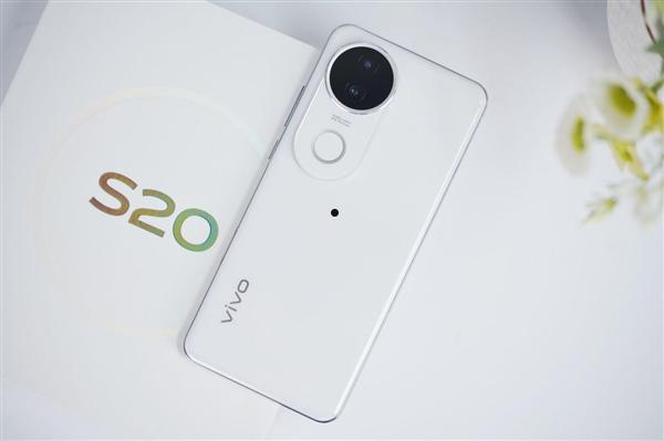 185g机身塞下6500mAh大电池！vivo S20图赏  第9张